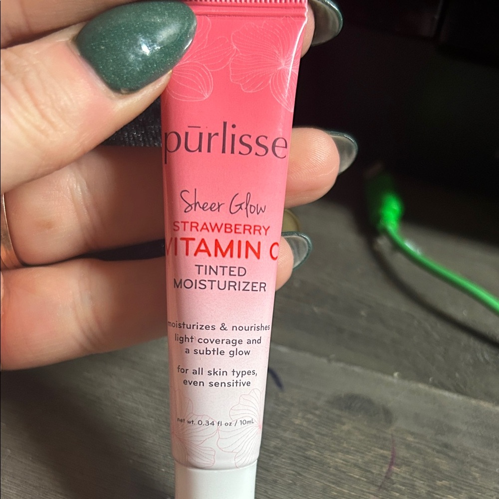 Purlisse Sheer‎ Glow Strawberry Vitamin C Tinted Moisturizer - Light